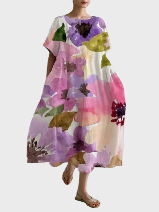 Cremefarbenes Kleid mit Aquarellblüten